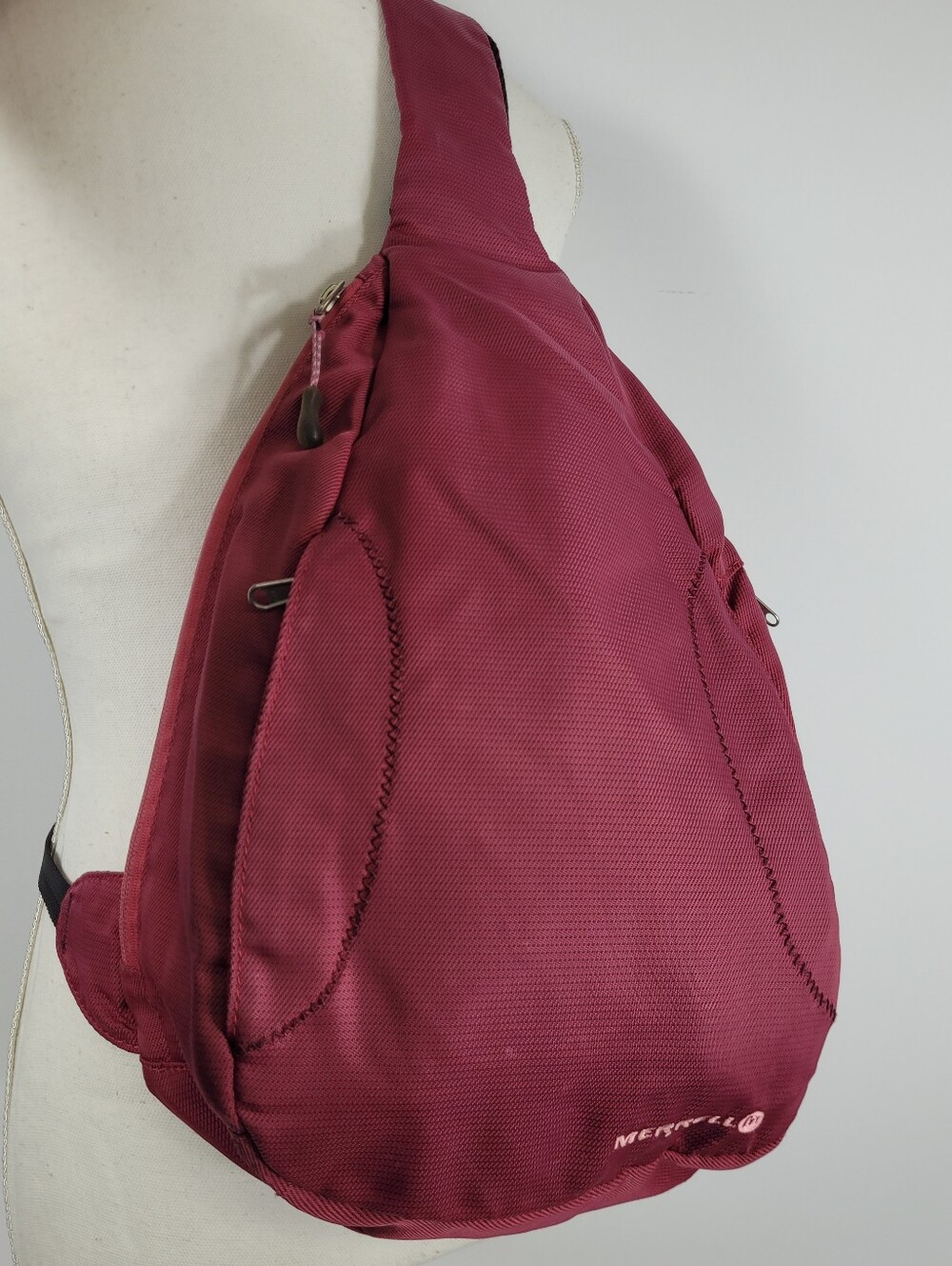 Merrell single-strap sling backpack - Picture 3 of 14
